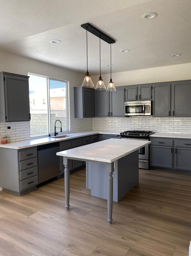 7149 Ironridge Ct, Fontana CA  92336-4416 exterior