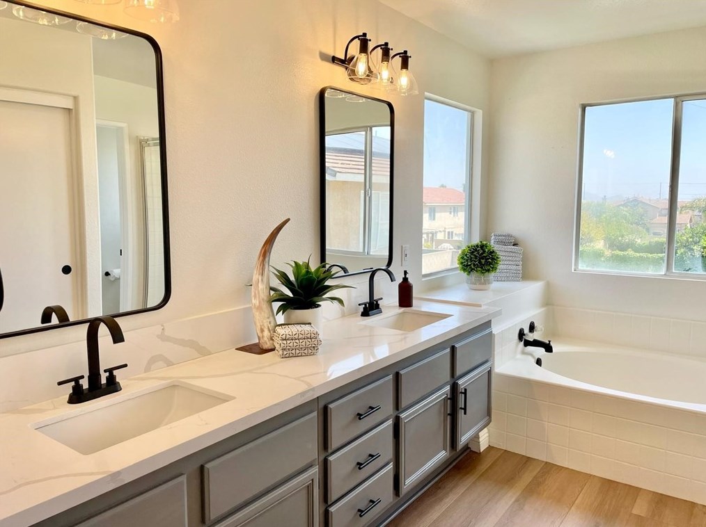 7149 Ironridge Ct, Fontana CA  92336-4416 exterior