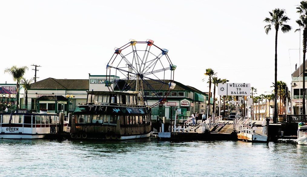 121 45th St, Newport Beach CA  92663-2550 exterior