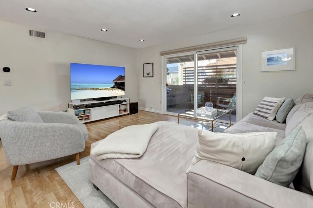 313 Alta Ln, Costa Mesa CA  92627-5431 exterior