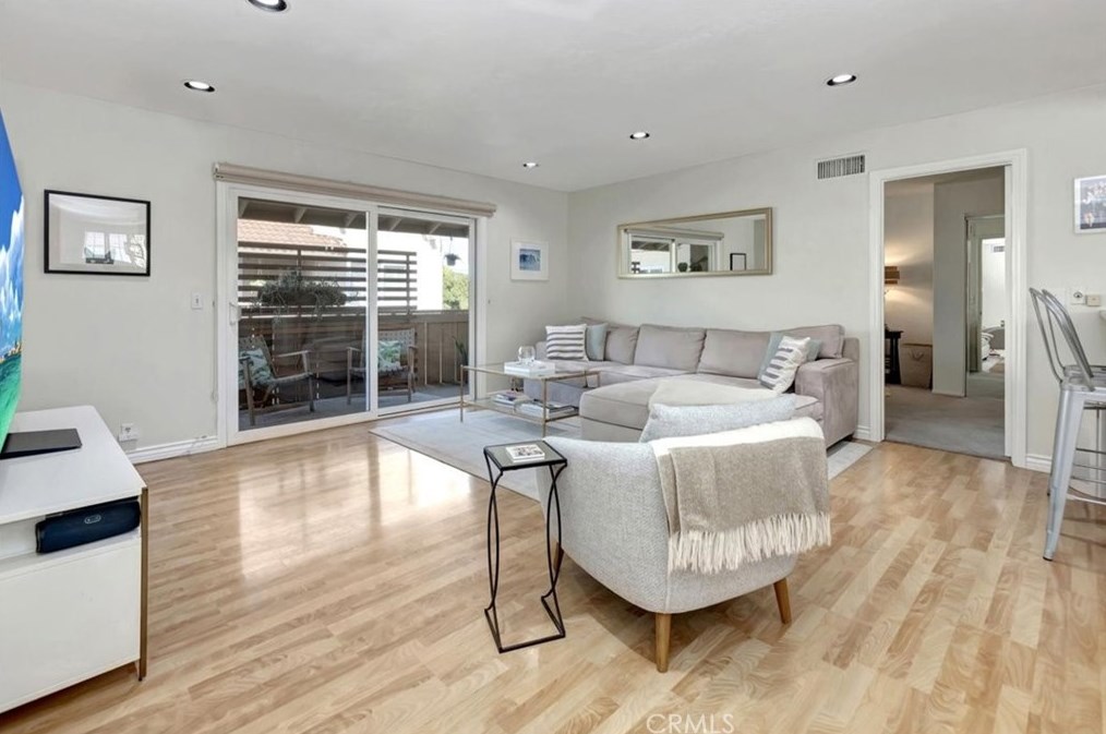 313 Alta Ln, Costa Mesa CA  92627-5431 exterior