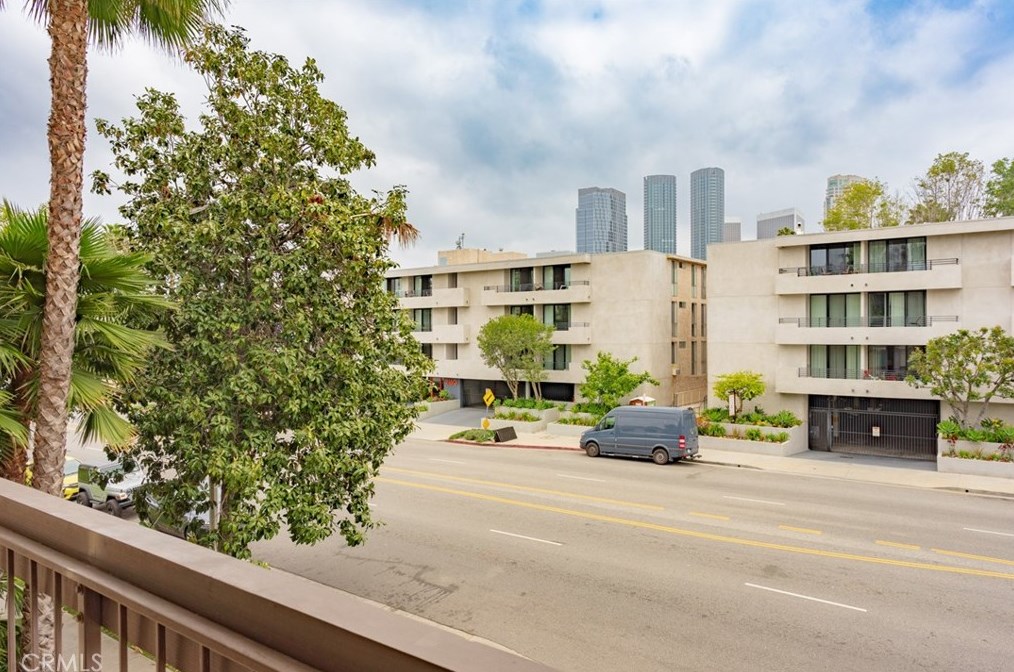 2175 Beverly Glen Blvd, Los Angeles CA  90025-6050 exterior