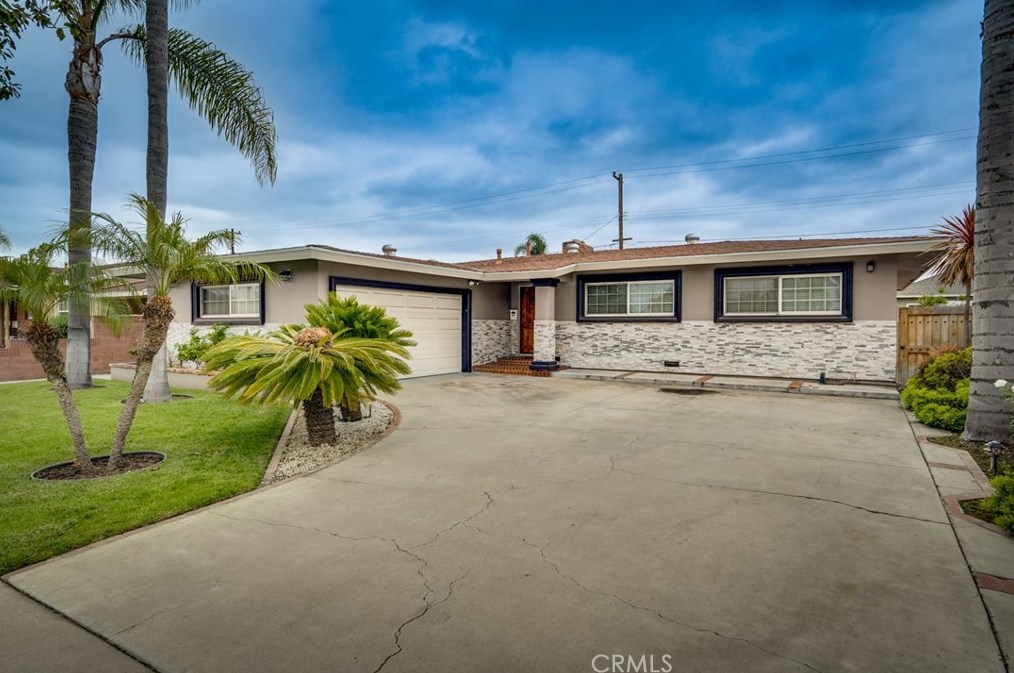 1206 Hvn Dr, Anaheim CA  exterior