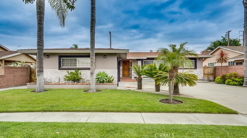 1206 Haven Dr, Anaheim CA  92805-4846 exterior