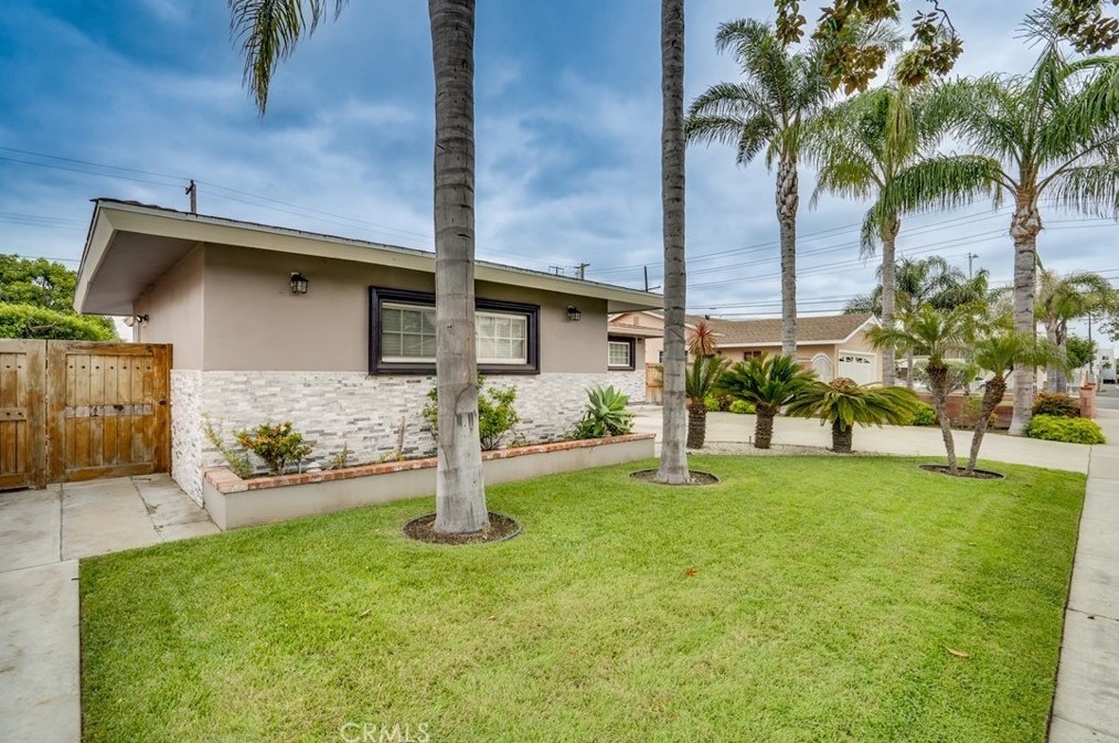 1206 Hvn Dr, Anaheim CA  exterior