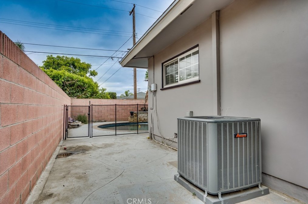 1206 Hvn Dr, Anaheim CA  exterior