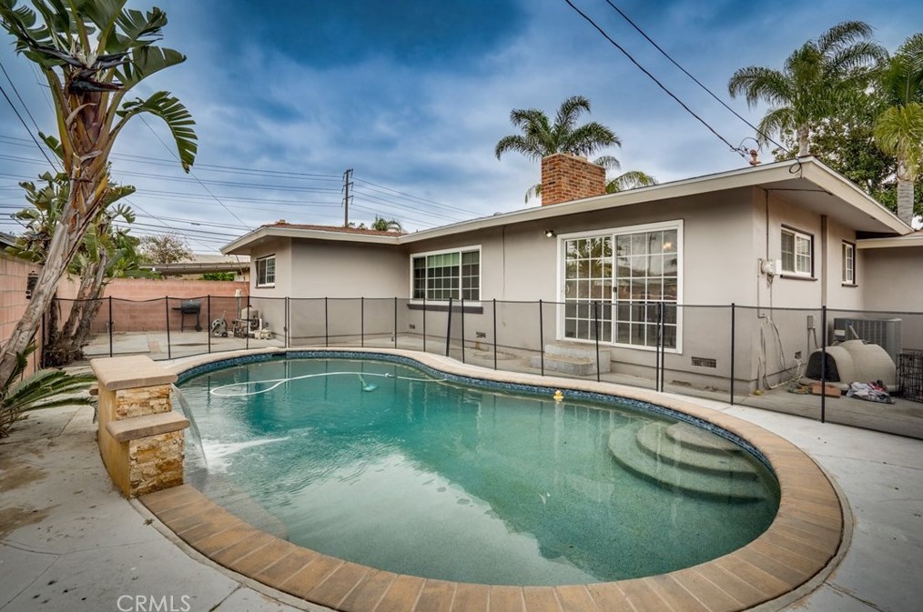 1206 Hvn Dr, Anaheim CA  exterior