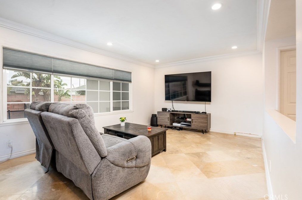1206 Hvn Dr, Anaheim CA  exterior