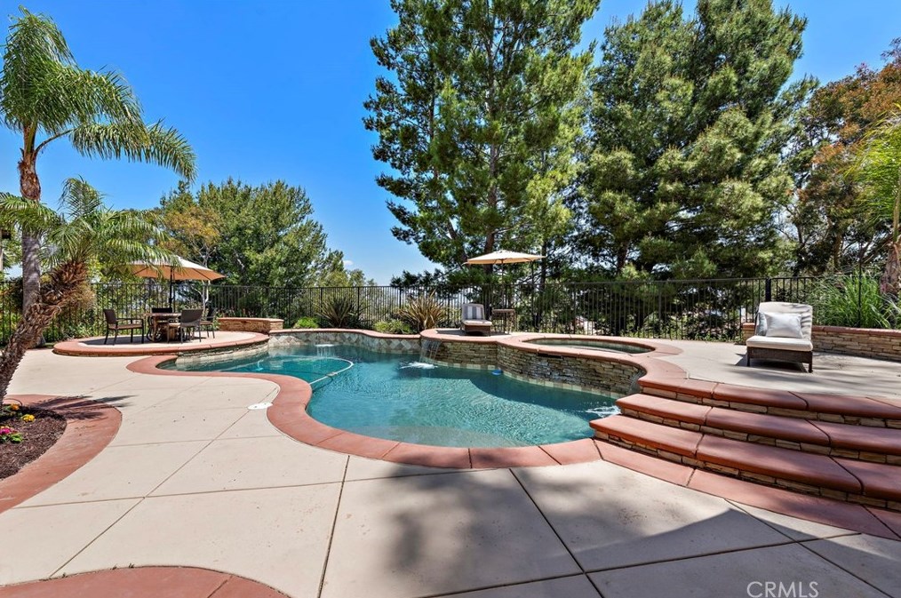 1078 Rexford Ln, Anaheim CA  92808-2341 exterior