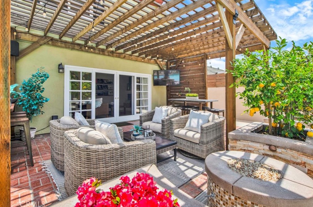 17157 Buttonwood St, Santa Ana CA  92708-3506 exterior