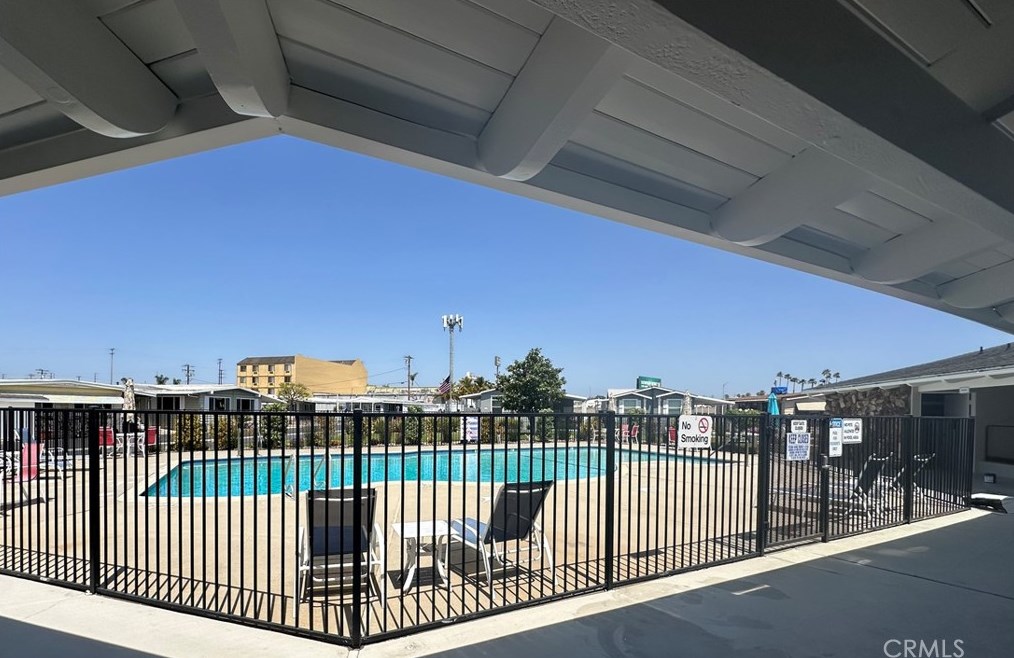 15621 Beach Blvd, Westminster CA  92683-7108 exterior