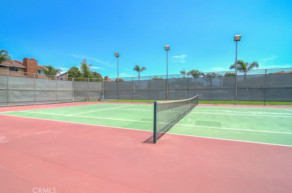 21032 Poolside Ln, Huntington Beach CA  92648-5707 exterior