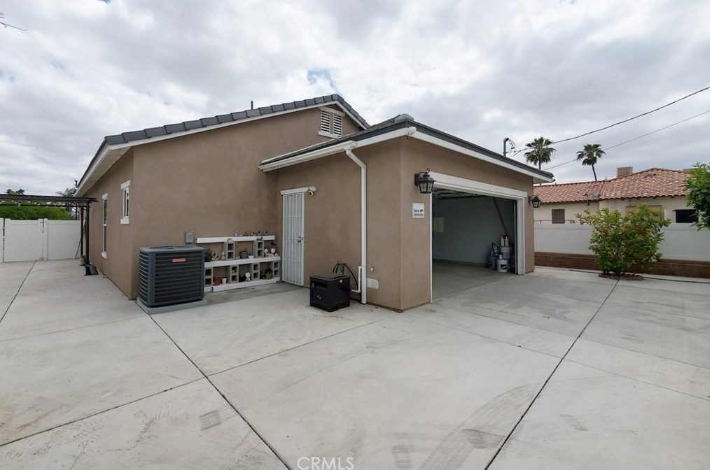 132 11th St, Perris CA 92570-2417 exterior