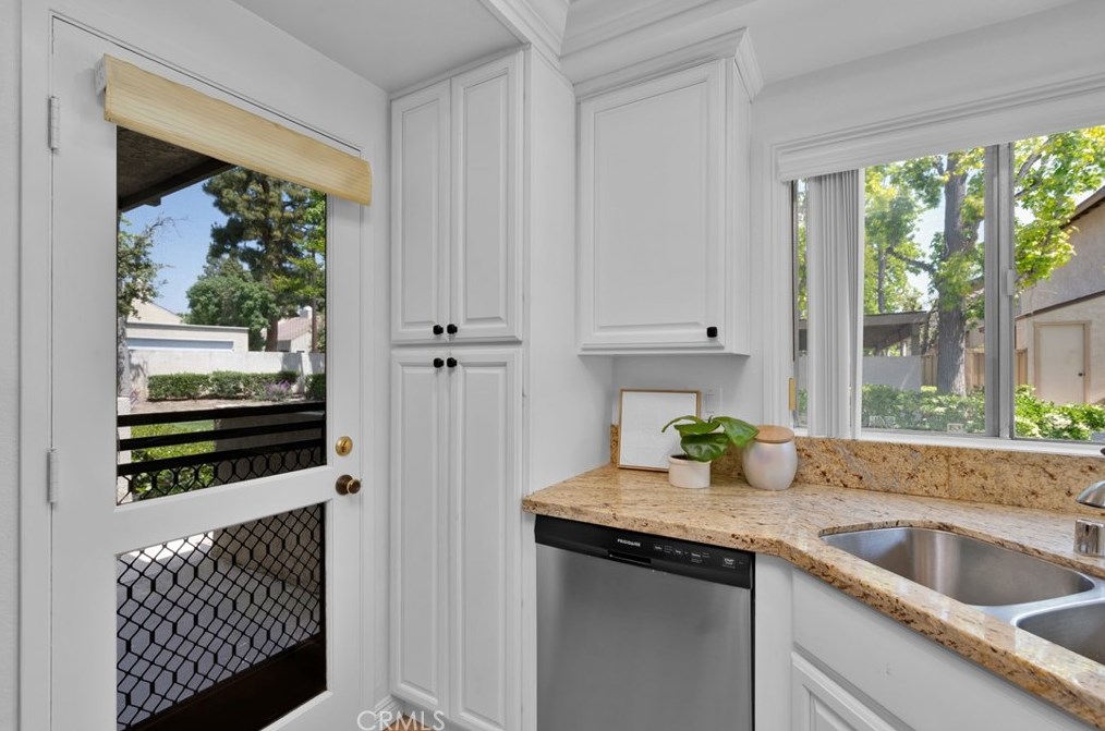 51 Smokestone, Irvine CA  92614-7429 exterior