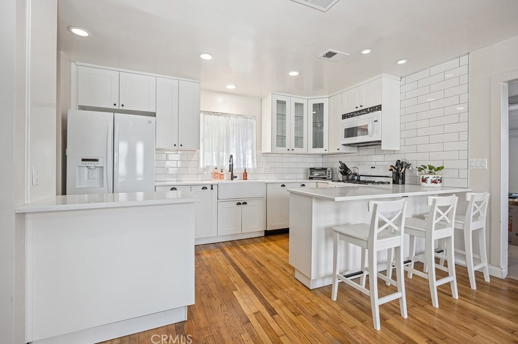 304 Ranchito St, Anaheim CA  92801-5122 exterior