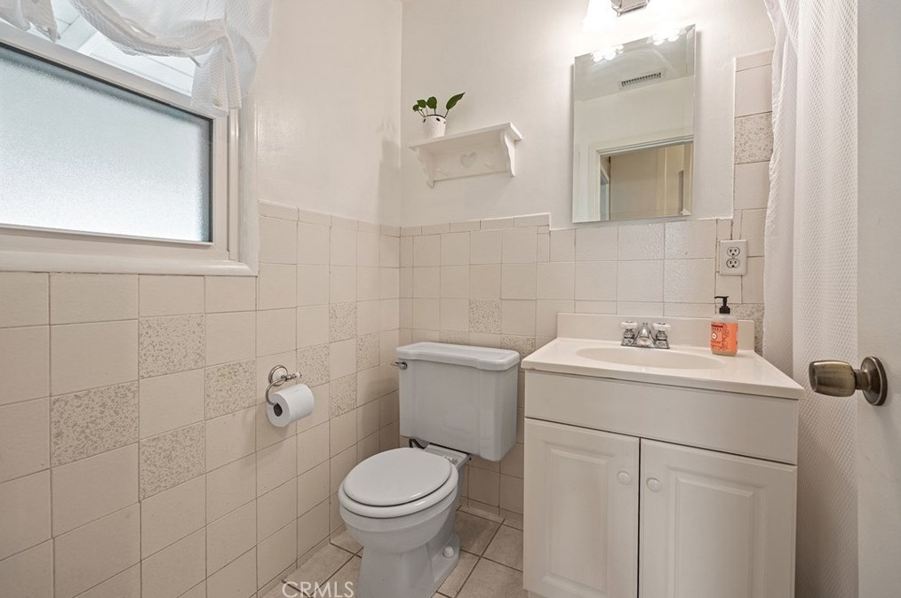 304 Ranchito St, Anaheim CA  92801-5122 exterior