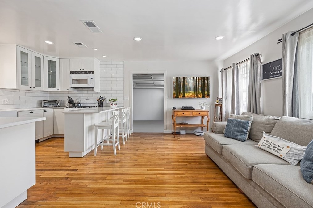 304 Ranchito St, Anaheim CA  92801-5122 exterior