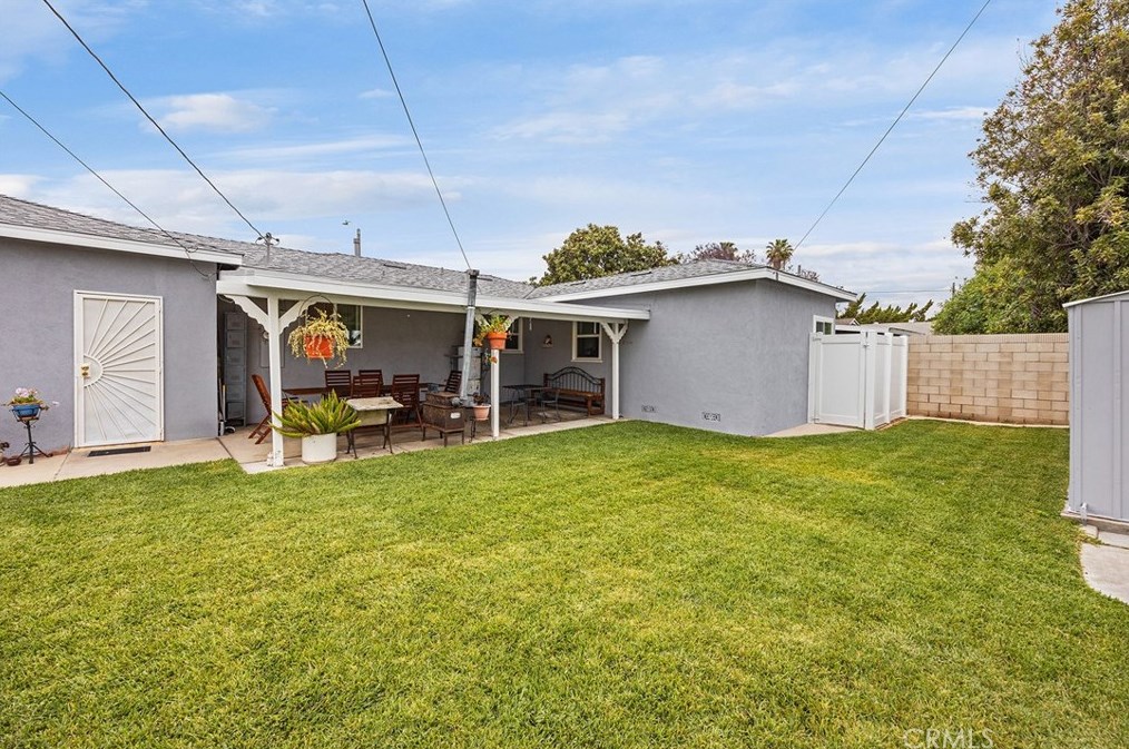 304 Ranchito St, Anaheim CA  92801-5122 exterior