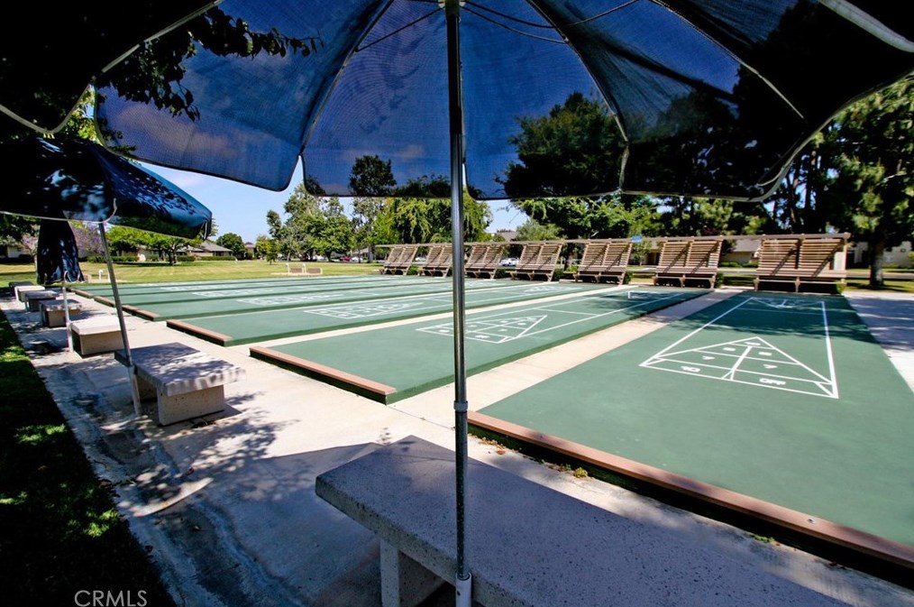 8933 Biscayne Ct, Huntington Beach CA  92646-6202 exterior