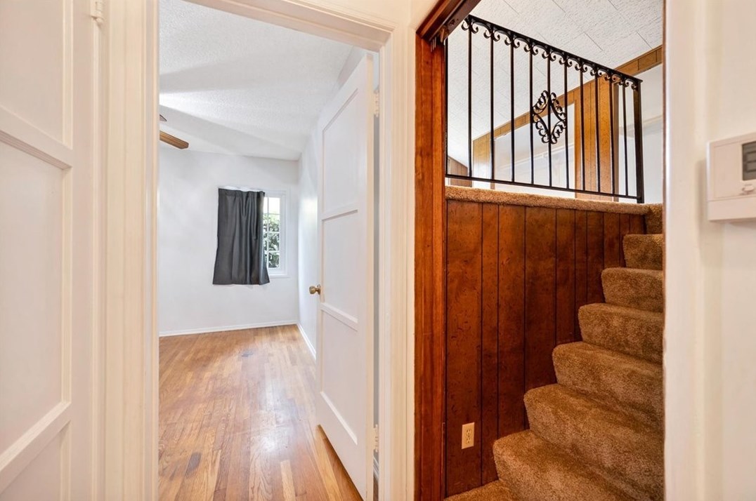 3361 Park Vis Dr, Glendale CA 91214-3355 exterior