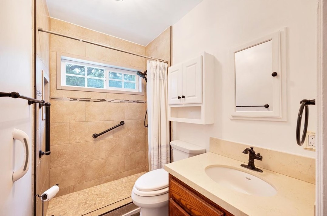 3361 Park Vis Dr, Glendale CA 91214-3355 exterior