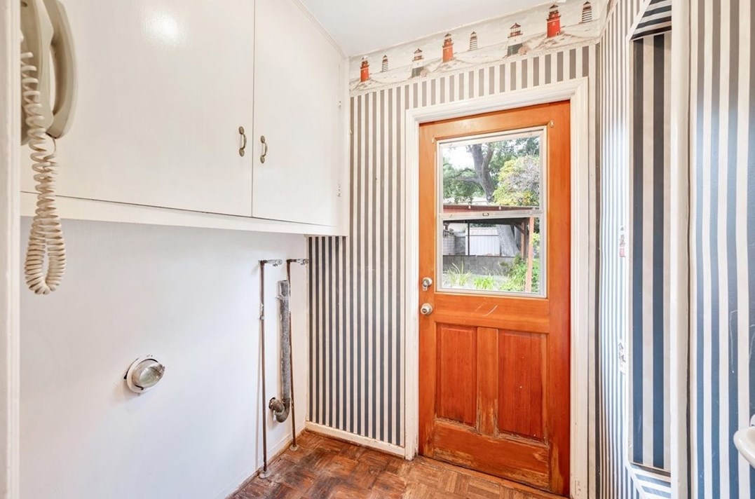 3361 Park Vis Dr, Glendale CA 91214-3355 exterior