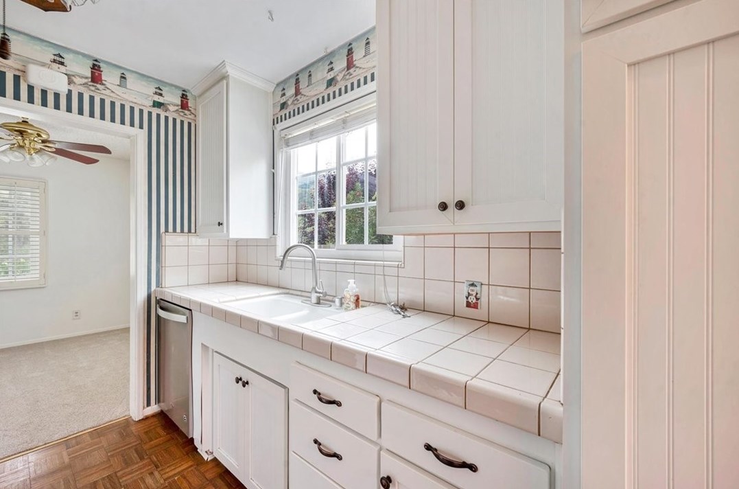 3361 Park Vis Dr, Glendale CA 91214-3355 exterior