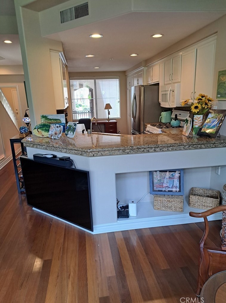 2745 Dunstan Dr, Tustin CA  92782-1337 exterior