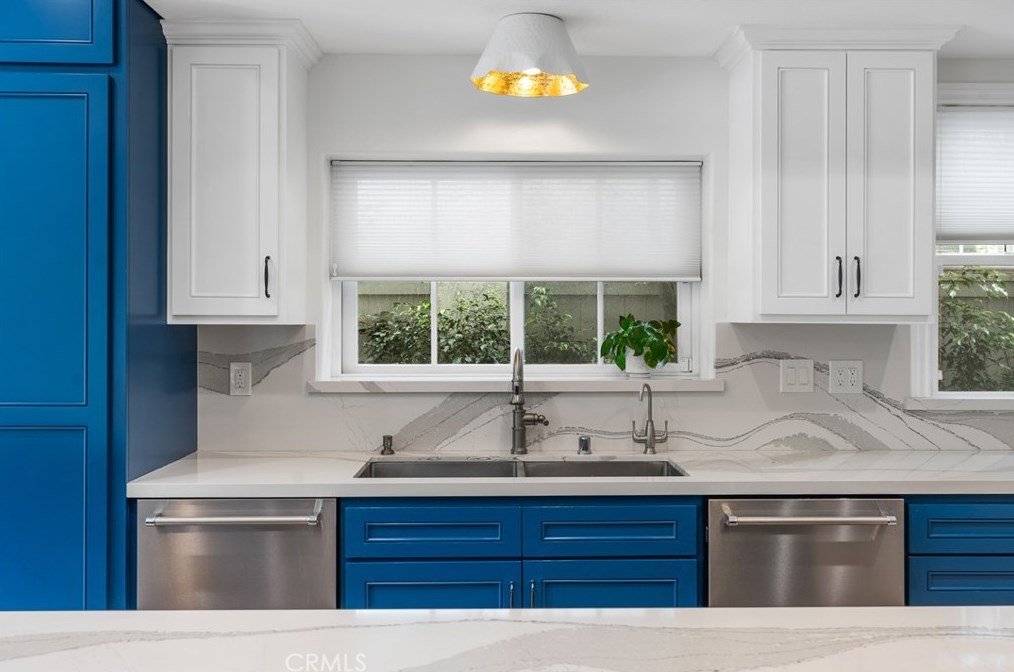 1609 6th St, Manhattan Beach CA  90266-6305 exterior