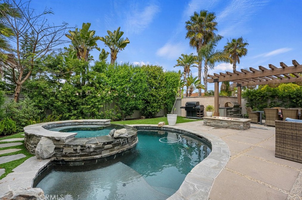 1609 6th St, Manhattan Beach CA  90266-6305 exterior