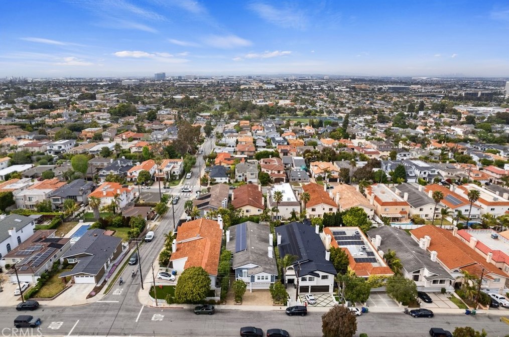 1609 6th St, Manhattan Beach CA  90266-6305 exterior