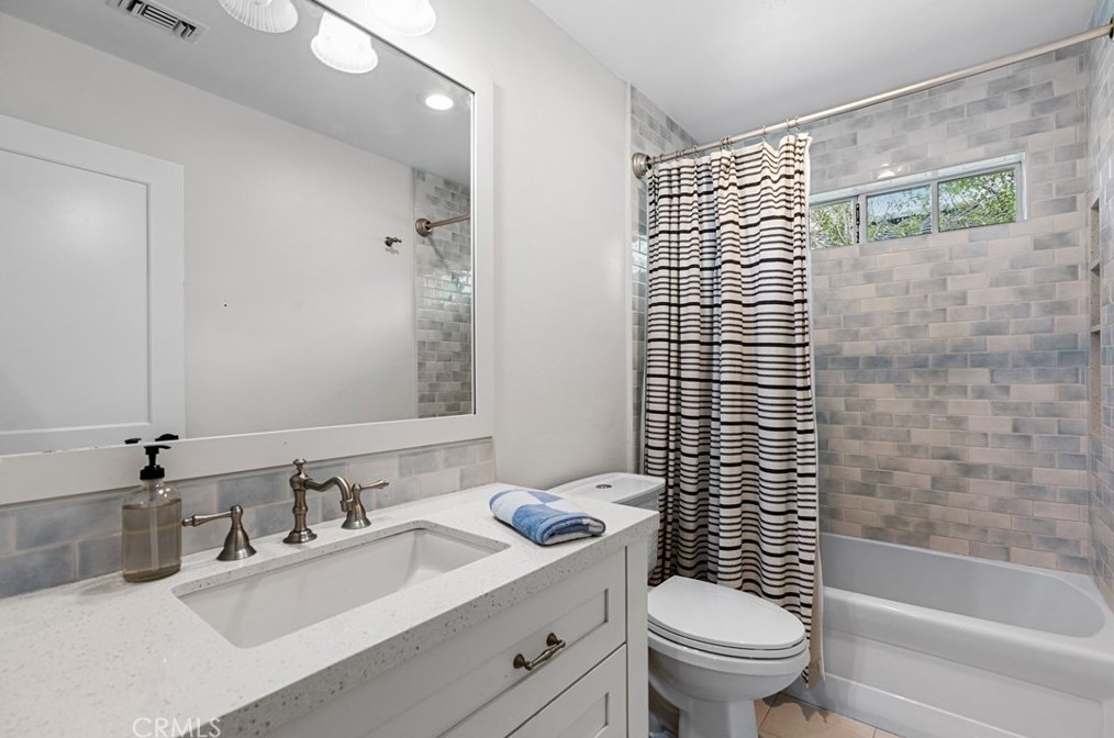 1609 6th St, Manhattan Beach CA  90266-6305 exterior