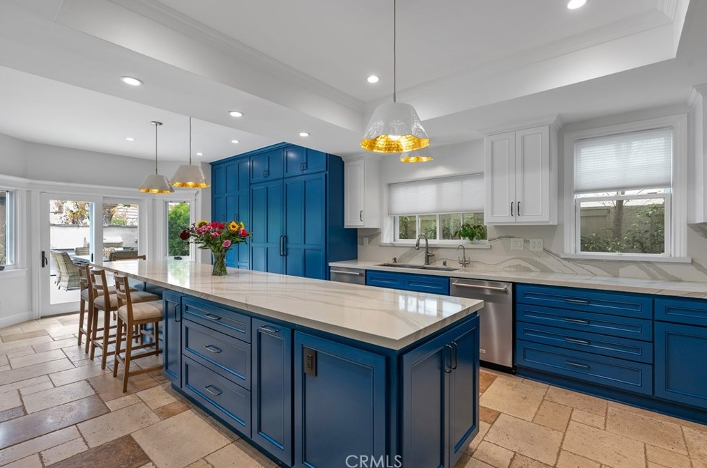 1609 6th St, Manhattan Beach CA  90266-6305 exterior