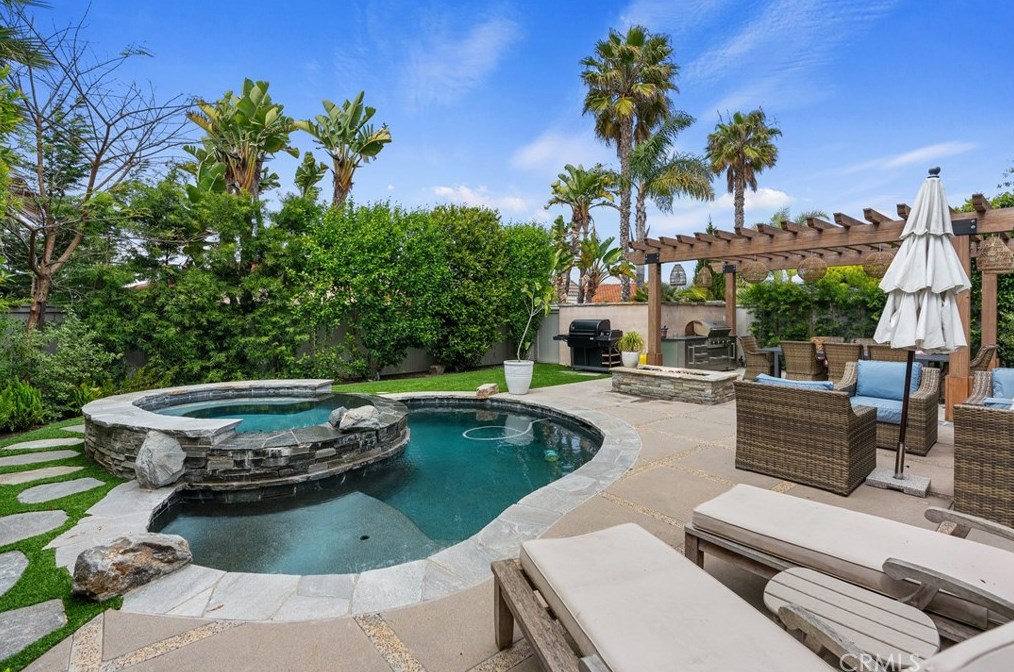 1609 6th St, Manhattan Beach CA  90266-6305 exterior