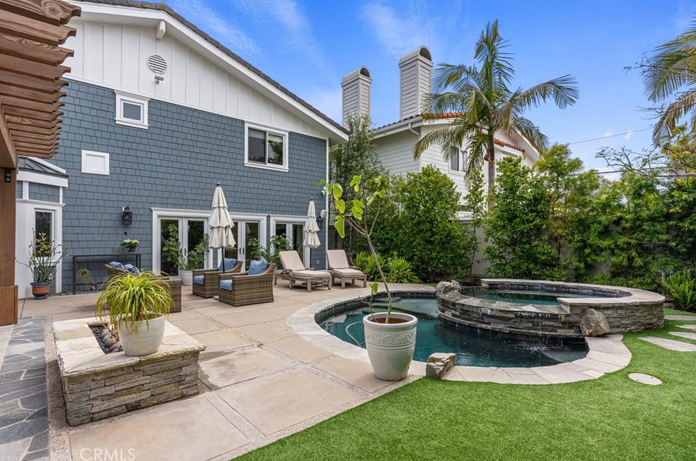 1609 6th St, Manhattan Beach CA  90266-6305 exterior