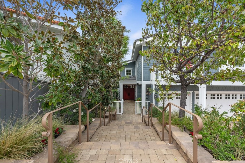 1609 6th St, Manhattan Beach CA  90266-6305 exterior