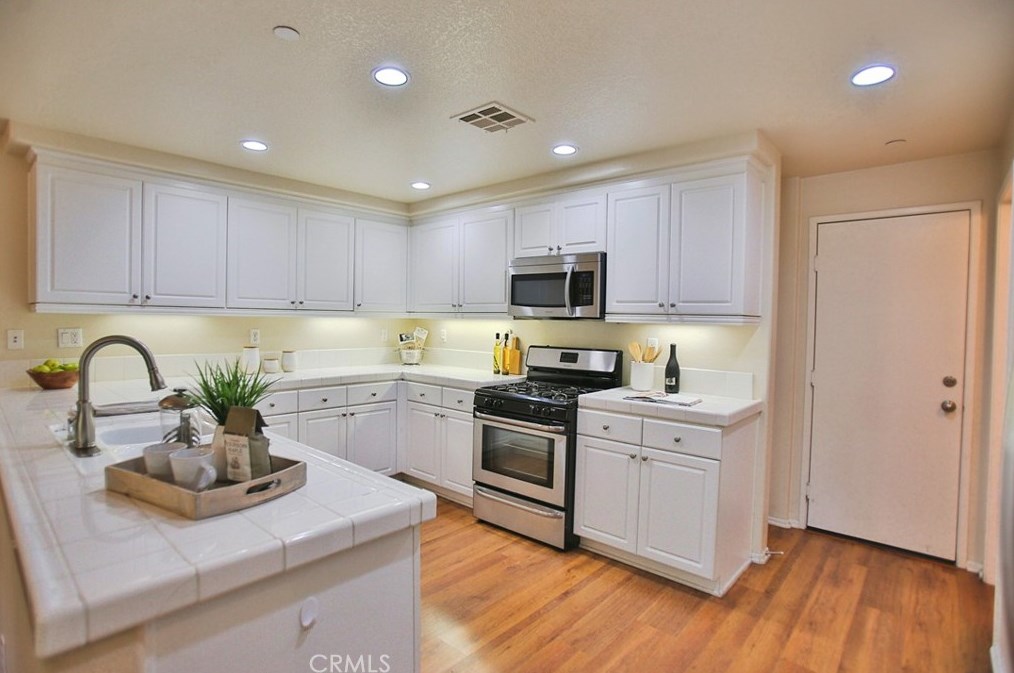 8156 Garden Park St, Chino CA  91708-9347 exterior