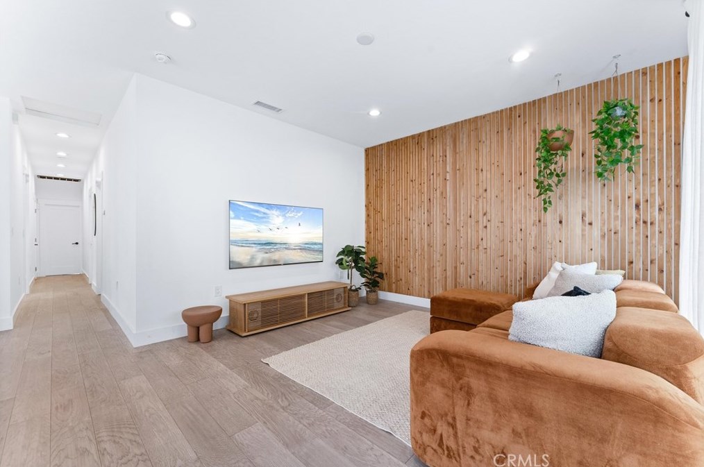 2339 Cochran Ave, Los Angeles CA  90016-2124 exterior
