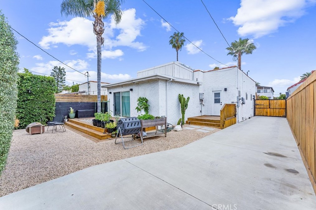 2339 Cochran Ave, Los Angeles CA  90016-2124 exterior