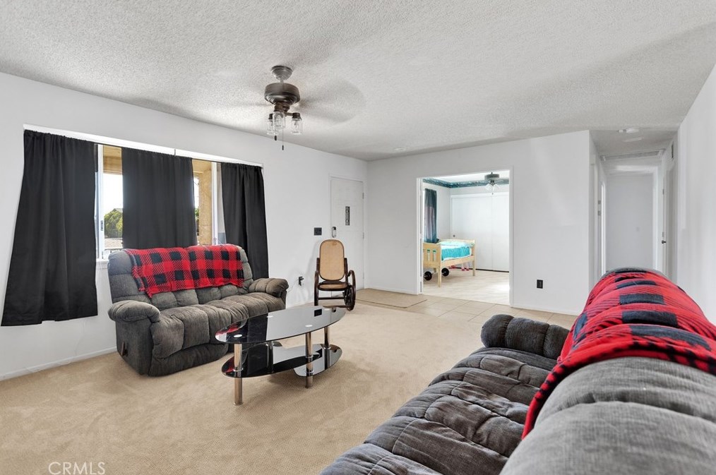 13455 Apple Blossom Ln, Apple Valley CA  92308-5421 exterior