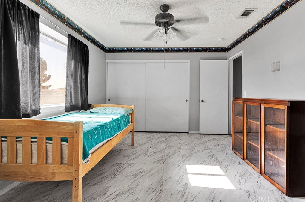 13455 Apple Blossom Ln, Apple Valley CA  92308-5421 exterior