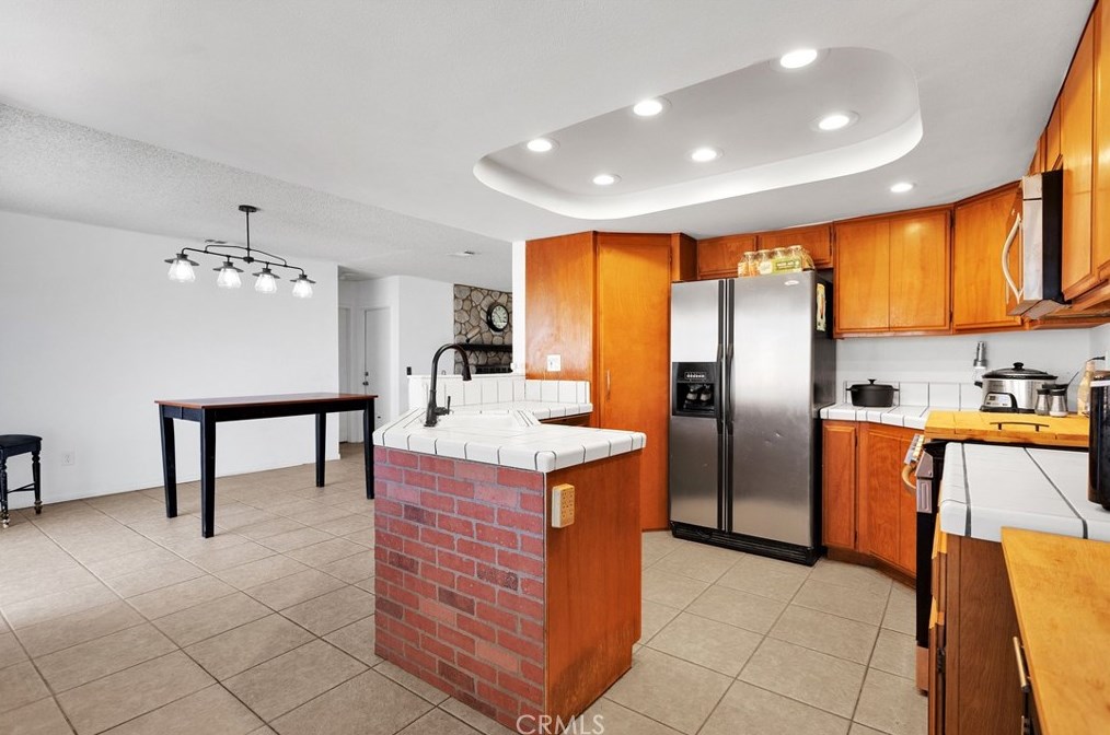 13455 Apple Blossom Ln, Apple Valley CA  92308-5421 exterior