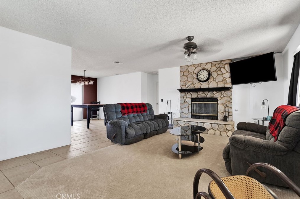 13455 Apple Blossom Ln, Apple Valley CA  92308-5421 exterior