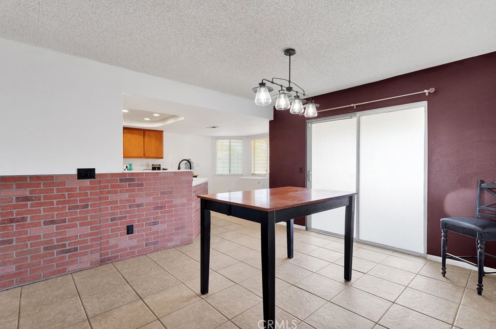 13455 Apple Blossom Ln, Apple Valley CA  92308-5421 exterior