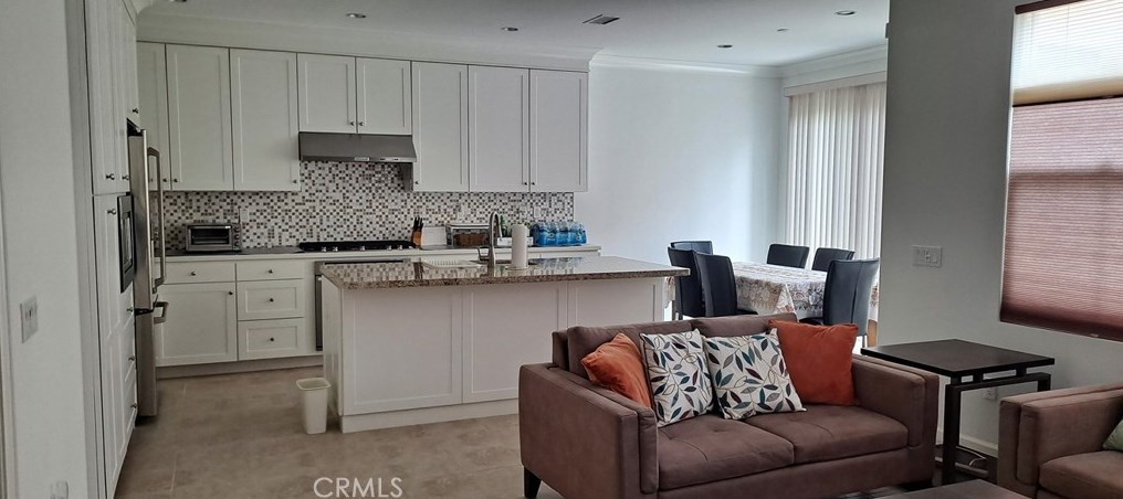 121 Rodeo, Irvine CA  92602 exterior