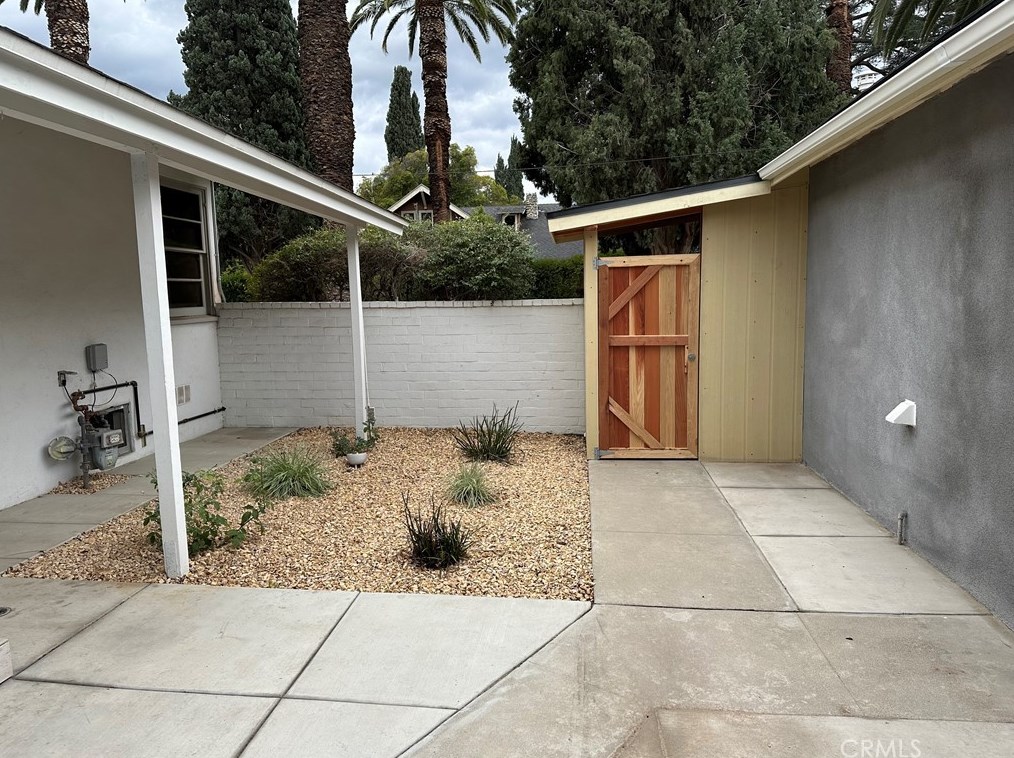 5491 Magnolia Ave, Riverside CA  92506-1818 exterior