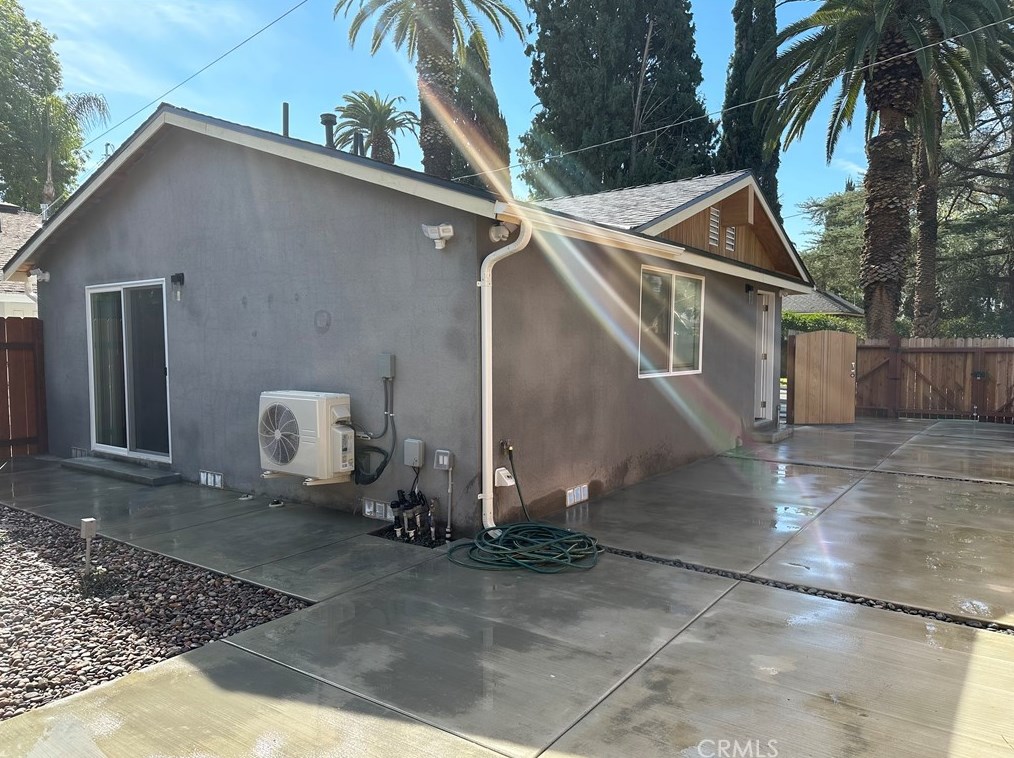 5491 Magnolia Ave, Riverside CA  92506-1818 exterior