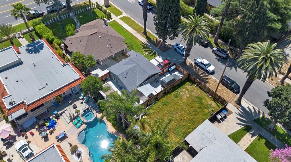 5491 Magnolia Ave, Riverside CA  92506-1818 exterior