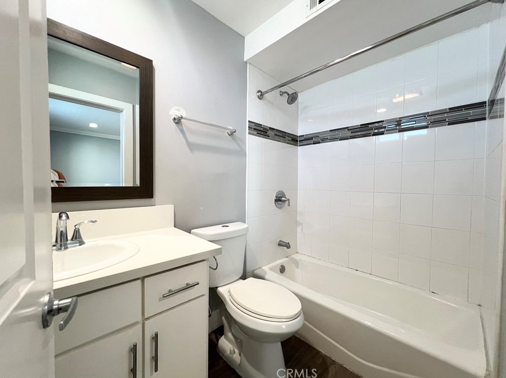 1639 82nd St, Los Angeles CA  90001-3819 exterior