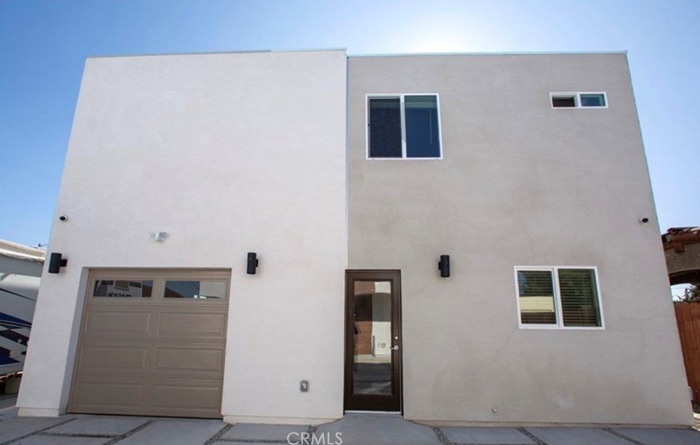 1639 82nd St, Los Angeles CA  90001-3819 exterior